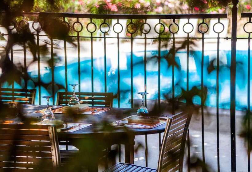 Logis Hotel Restaurant L  Auberge Cigaloise