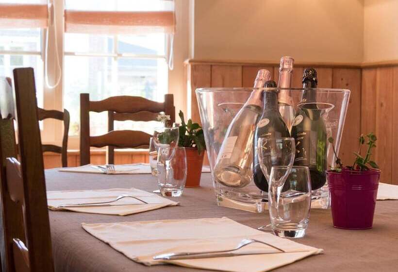 호텔 Logis Auberge Du Valburgeois