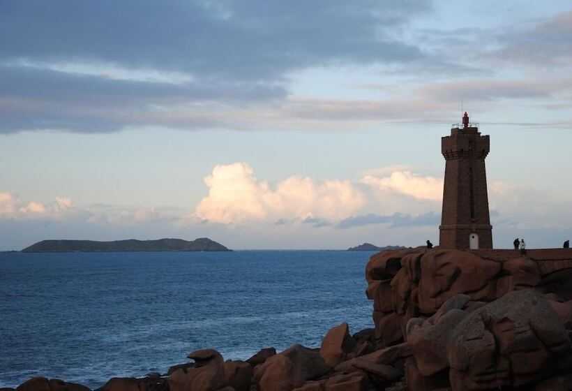 هتل Logis Hermitage