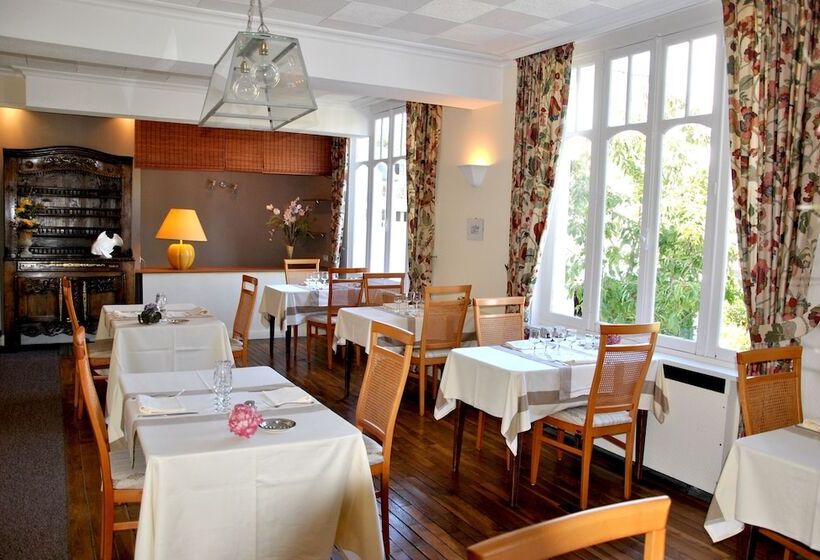 هتل Logis Hermitage