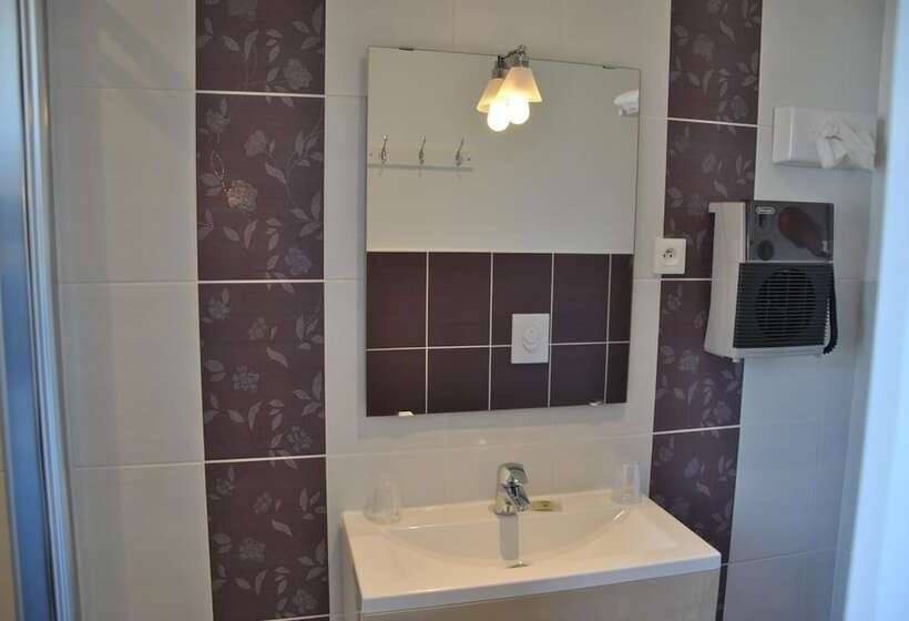 هتل Logis Hermitage