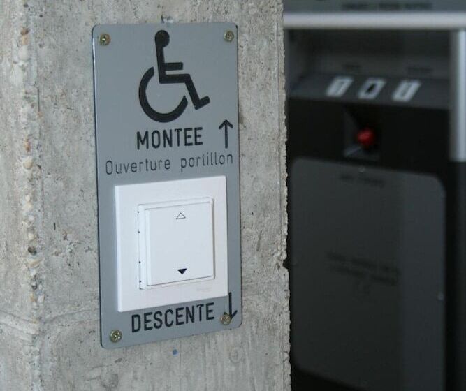 Отель Logis Hostellerie Bressane