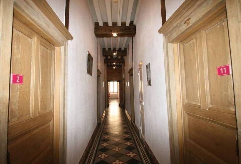 ホテル Logis Hostellerie Bressane