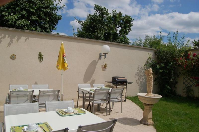 هتل Logis Hôtel Au Tambour