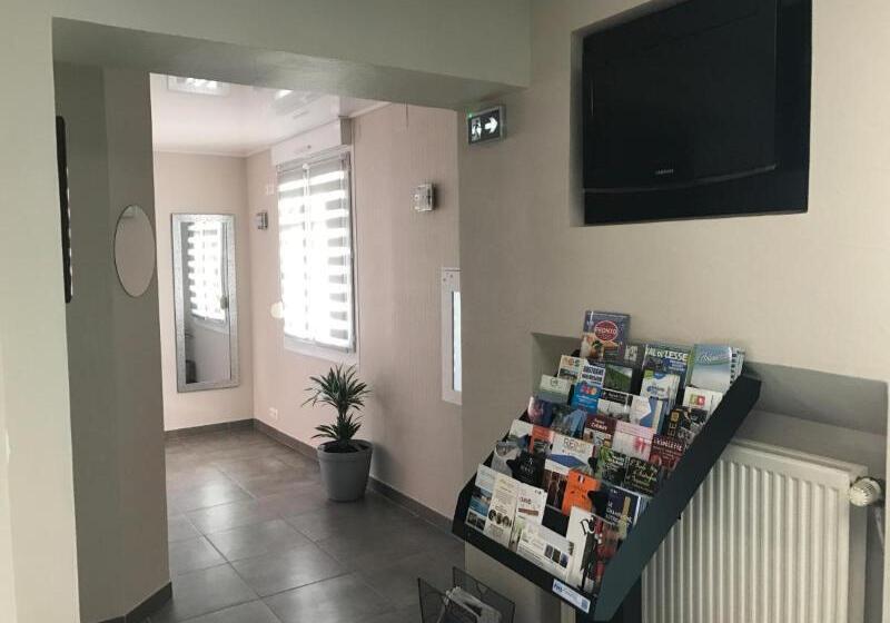 هتل Logis Hôtel Au Tambour