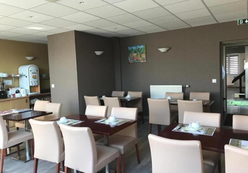 هتل Logis Hôtel Au Tambour