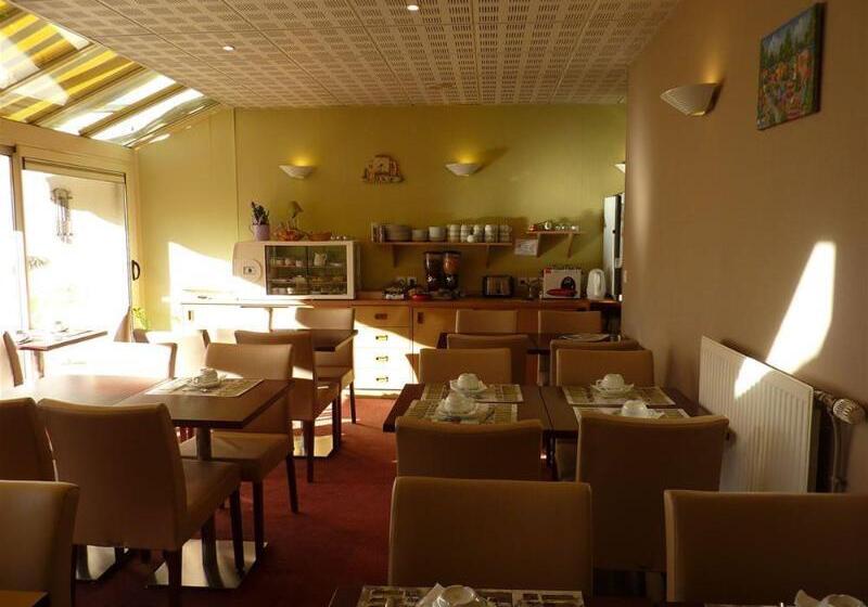 هتل Logis Hôtel Au Tambour