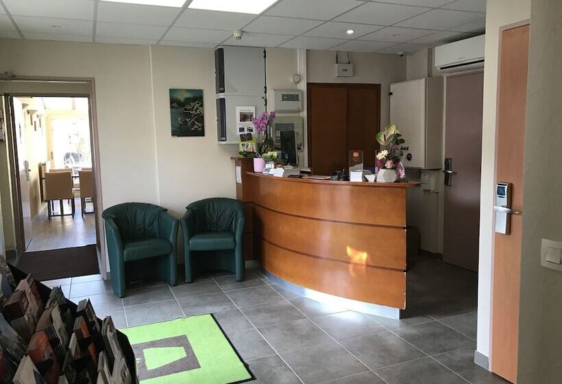 هتل Logis Hôtel Au Tambour