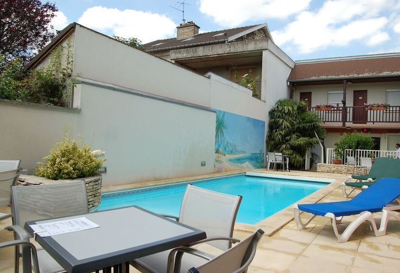 هتل Logis Hôtel Au Tambour