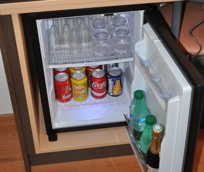 هتل Logis Hôtel Au Tambour