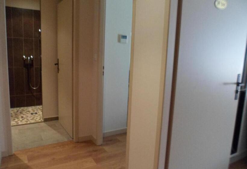 ホテル Logis Hôtel Des Deux Forts