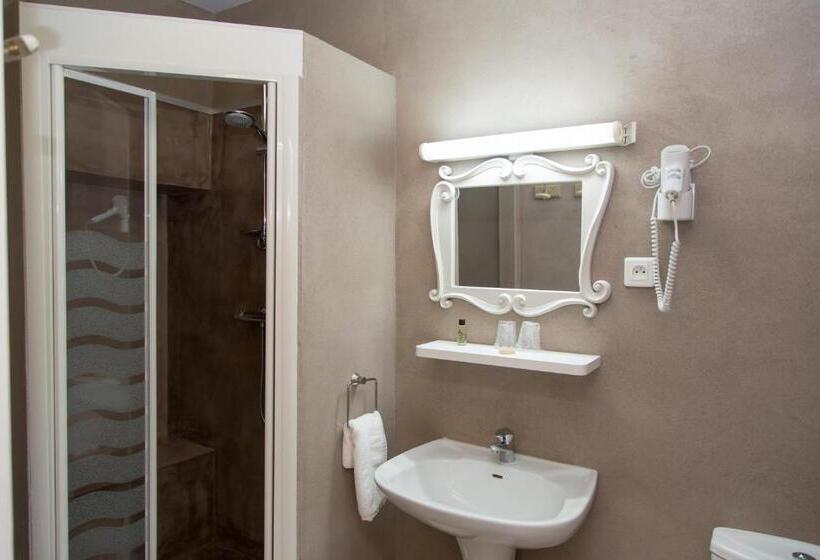 ホテル Logis Hôtel Restaurant La Farigoule