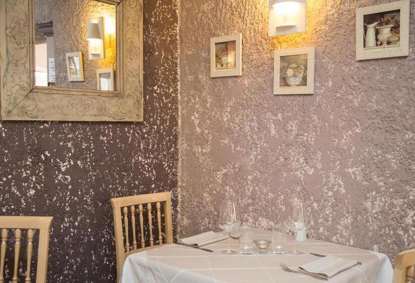 ホテル Logis Hôtel Restaurant La Farigoule