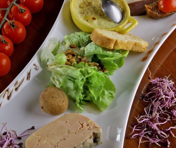 Отель Logis Hôtel Restaurant Le Sorbier