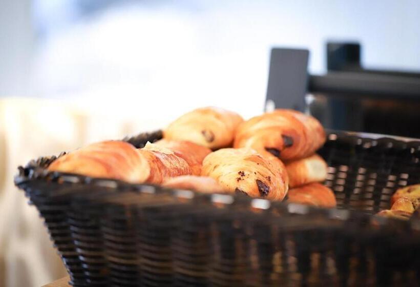 酒店 Logis Hôtel Saint Guirec Et De La Plage