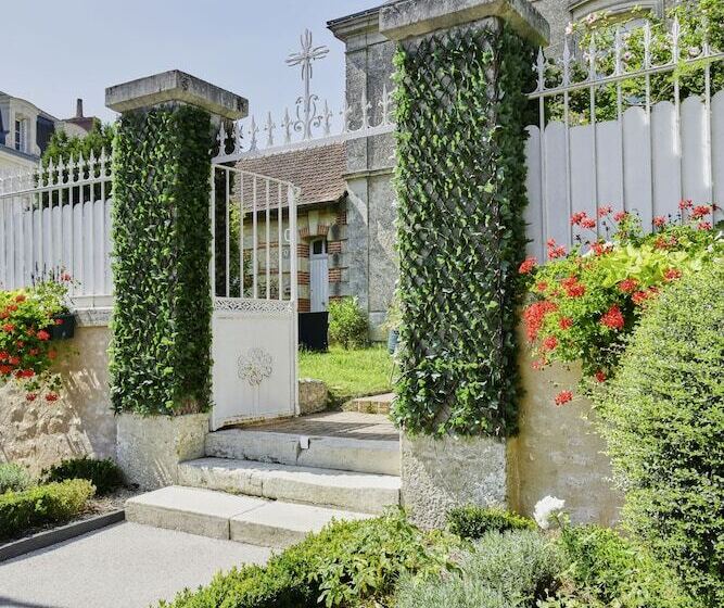 호텔 Logis Hôtels Restaurant La Mère Hamard