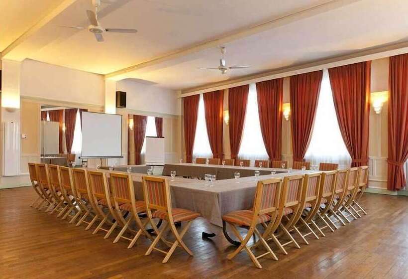 ホテル Logis Le Cheval Rouge