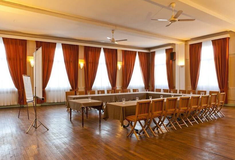 ホテル Logis Le Cheval Rouge