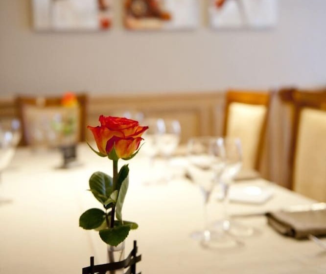 ホテル Logis Le Cheval Rouge