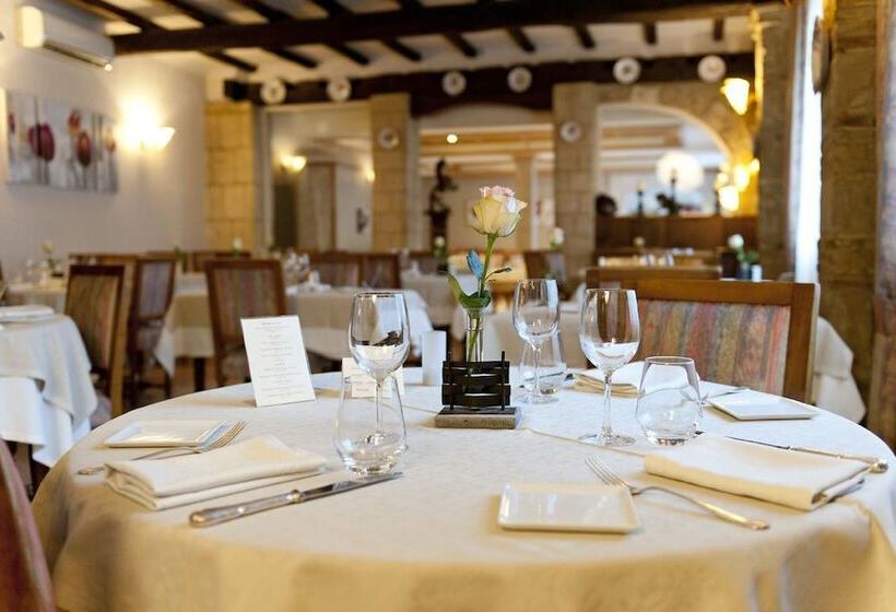 ホテル Logis Le Cheval Rouge