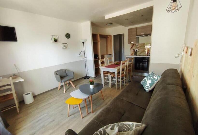 ホテル Logis Le Nid Du Pont De Gau