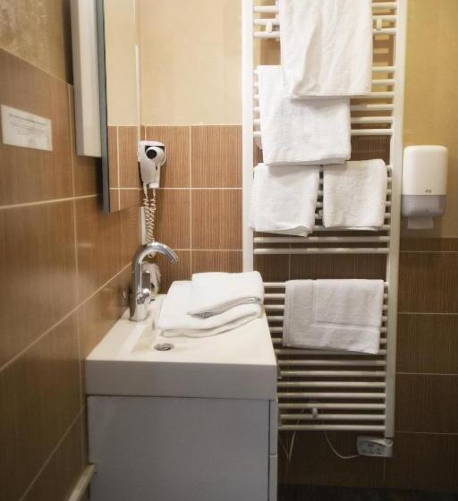 Отель Le Victor Hugo   Hôtel Et Restaurant   Logis Hôtels