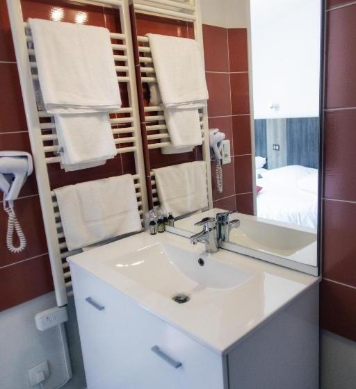 Отель Le Victor Hugo   Hôtel Et Restaurant   Logis Hôtels