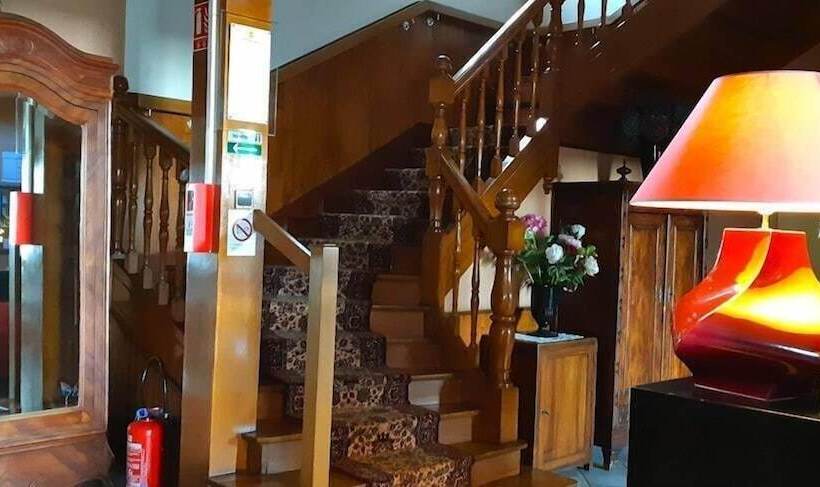 Отель Logis Relais Des Monedieres