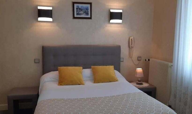 Отель Logis Relais Des Monedieres