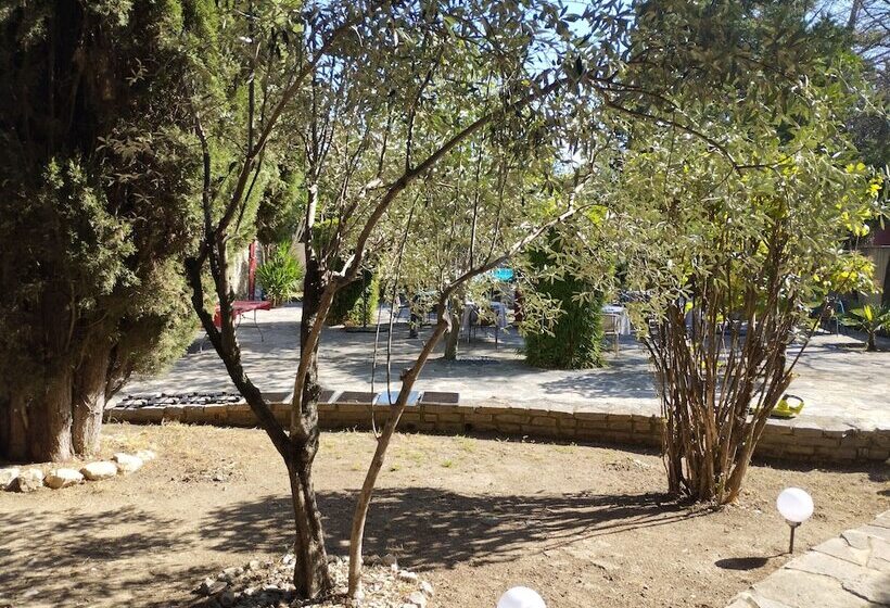 Logis Hotel Restaurant L Esquielle