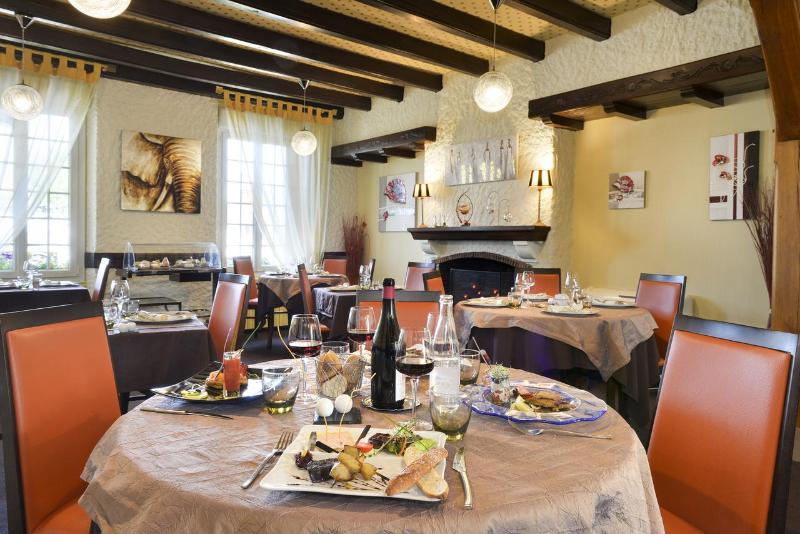Отель Logis Hôtels Restaurant Le Dauphin