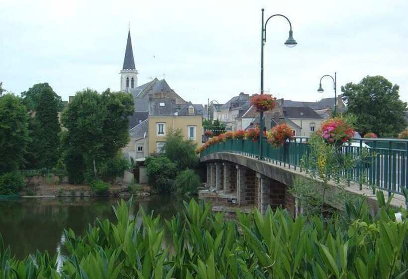 فندق Logis Saint Louis