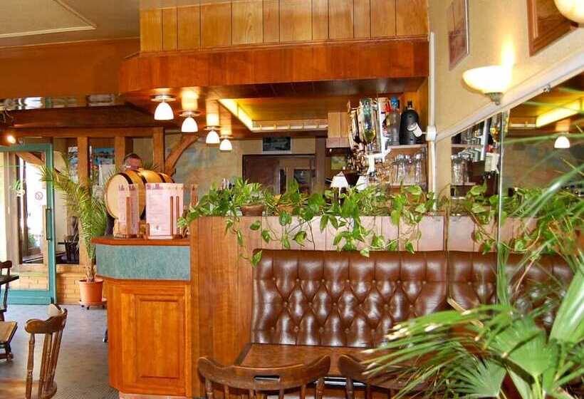 فندق Logis Saint Louis