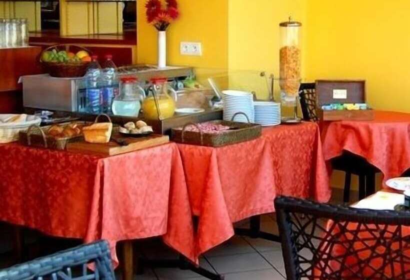 فندق Logis Saint Louis