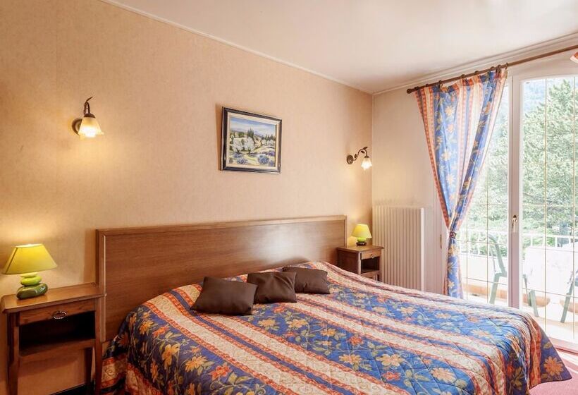 Отель Lou Pèbre D Aï