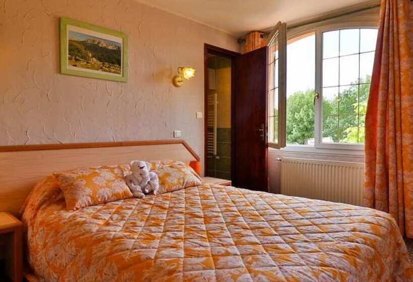 Отель Lou Pèbre D Aï