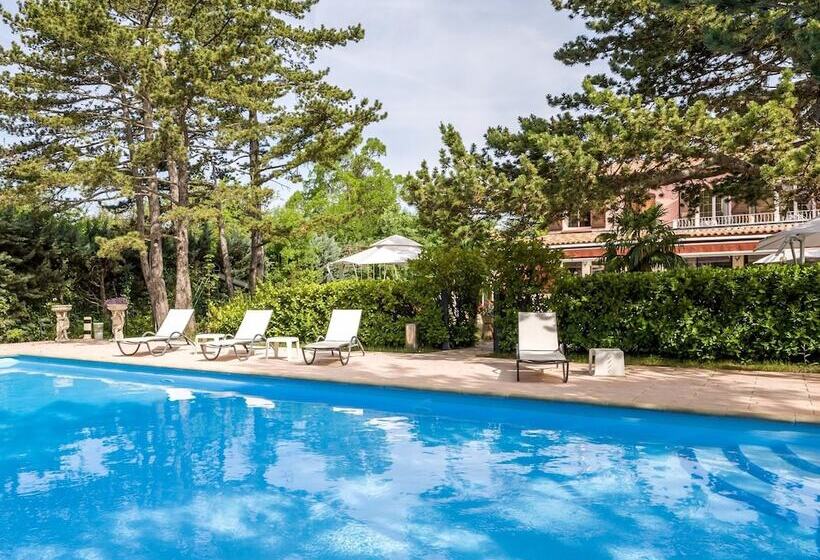 Отель Lou Pèbre D Aï