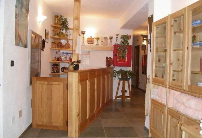 ホテル Savoia Debili