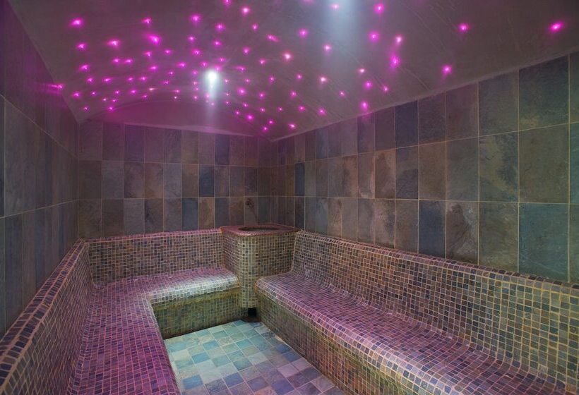 ホテル Savoia Debili