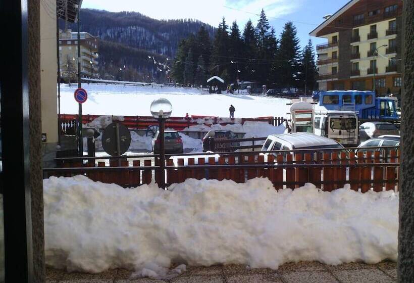 ホテル Savoia Debili