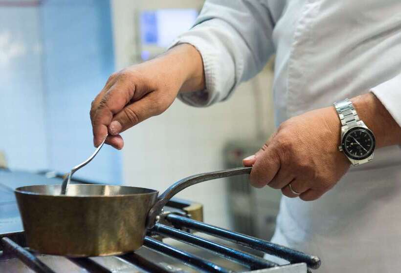 Отель The Originals Boutique, Hôtel Bulles By Forgeron, Lille Sud