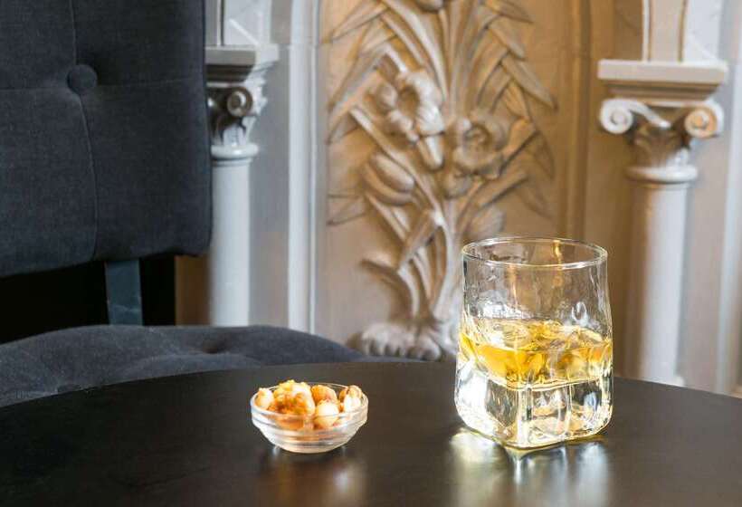 Отель The Originals Boutique, Hôtel Bulles By Forgeron, Lille Sud