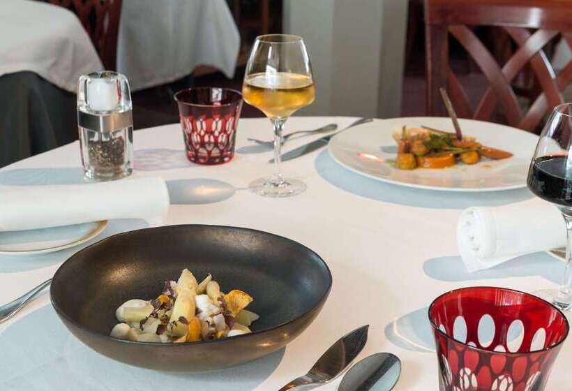 Отель The Originals Boutique, Hôtel Bulles By Forgeron, Lille Sud