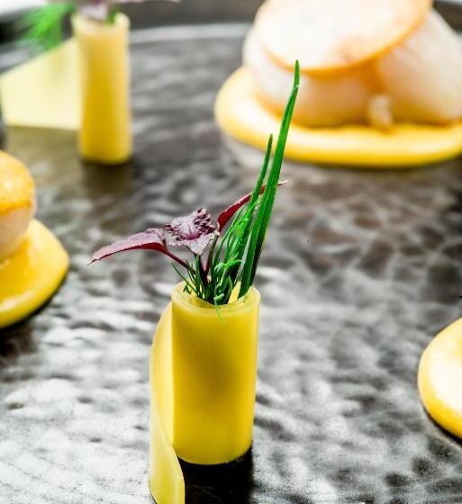 Отель The Originals Boutique, Hôtel Bulles By Forgeron, Lille Sud