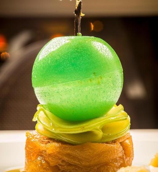 Отель The Originals Boutique, Hôtel Bulles By Forgeron, Lille Sud