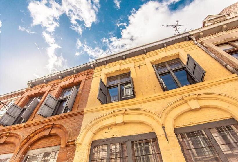 Отель The Originals Boutique, Hôtel Bulles By Forgeron, Lille Sud