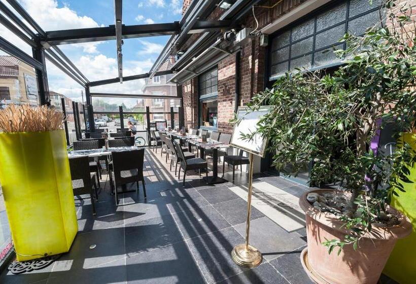 Отель The Originals Boutique, Hôtel Bulles By Forgeron, Lille Sud