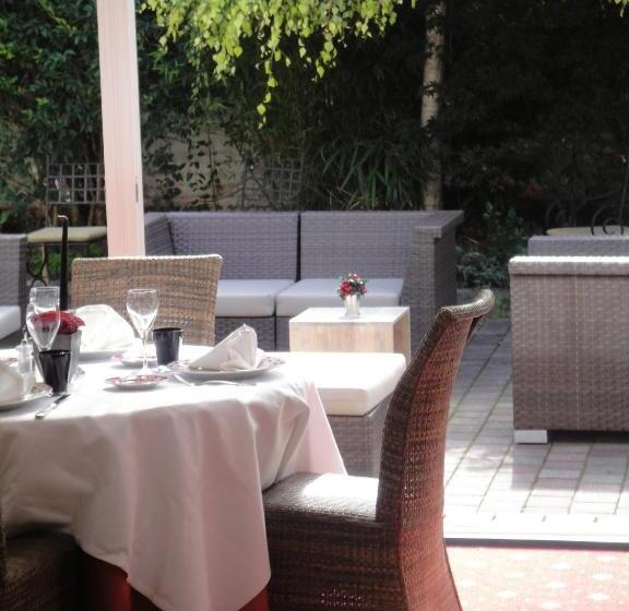 Отель The Originals Boutique, Hôtel Bulles By Forgeron, Lille Sud