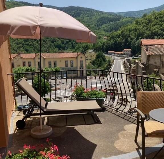 Logis Hotel Restaurant Le Bellevue