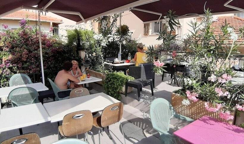 Crew Lighthouse   Hostel